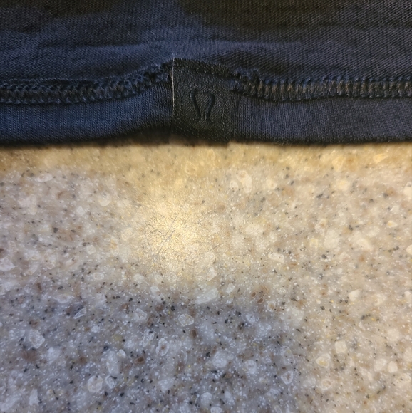 Lululemon size 6 split hem muscle tank - Picture 2 of 5